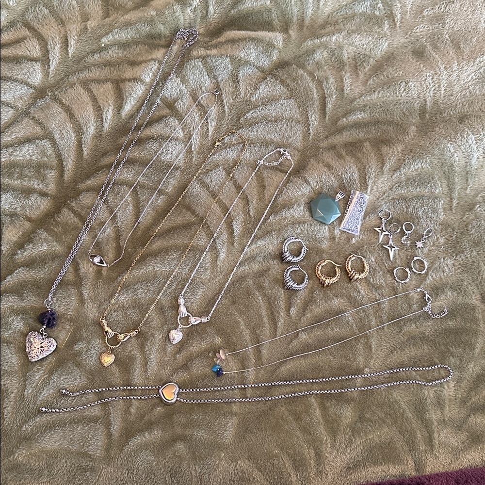 Jewelry bundle silver tone and gold tone - necklaces & earrings